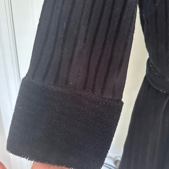Fuzzy black robe. In good condition. Fits small to medium size - Picture 4 of 4